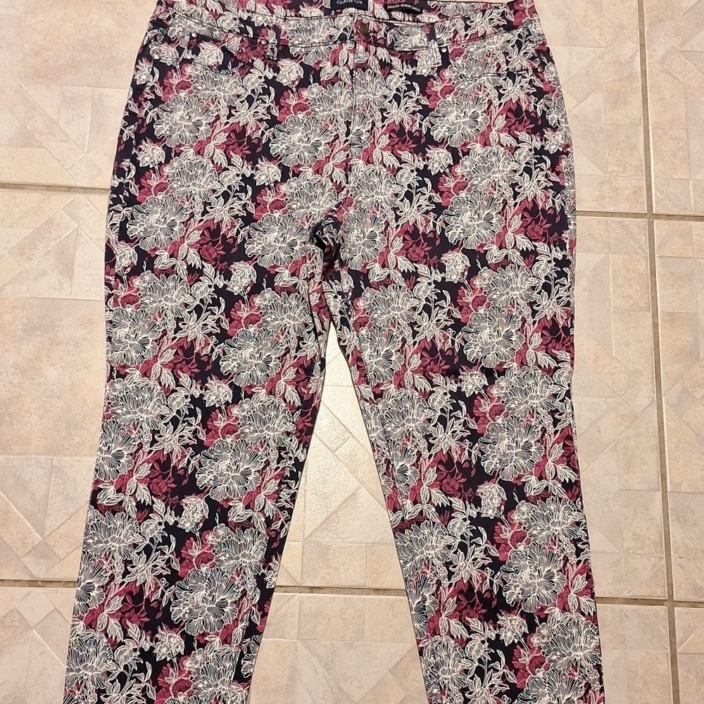 Q women's Charter Club floral stretch plus size denim pants size 18. EUC